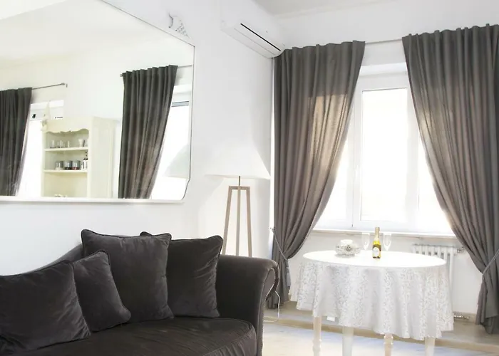Gens Claudia, Vatican Luxury Apartments